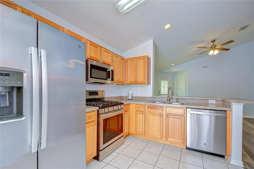 6010 Skylarkcrest Drive Lithia FL 33547