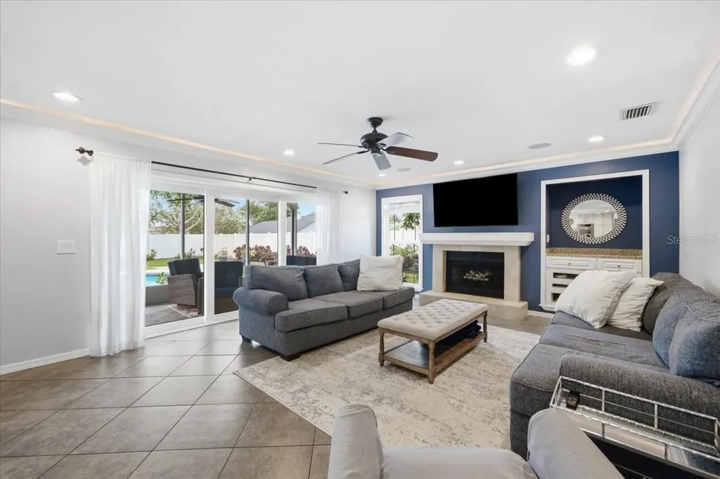 13101 Burnes Lake Drive Tampa FL 33612