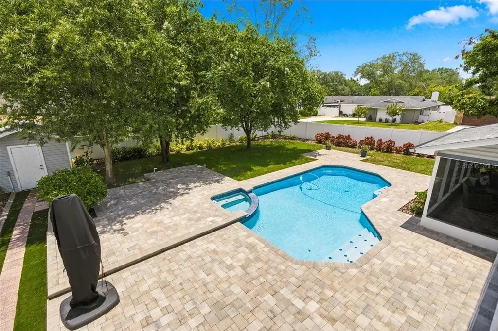 13101 Burnes Lake Drive Tampa FL 33612