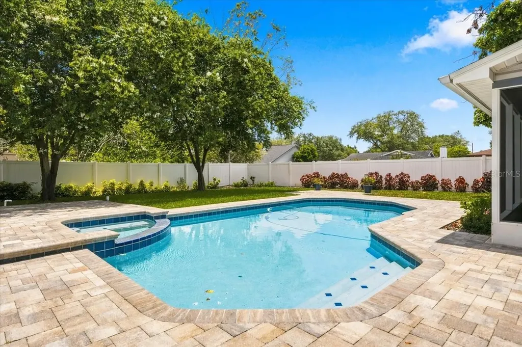 13101 Burnes Lake Drive Tampa FL 33612