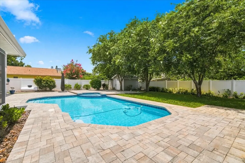 13101 Burnes Lake Drive Tampa FL 33612