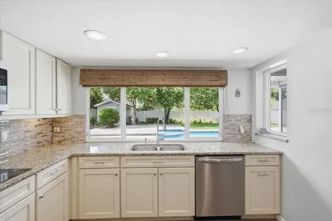 13101 Burnes Lake Drive Tampa FL 33612