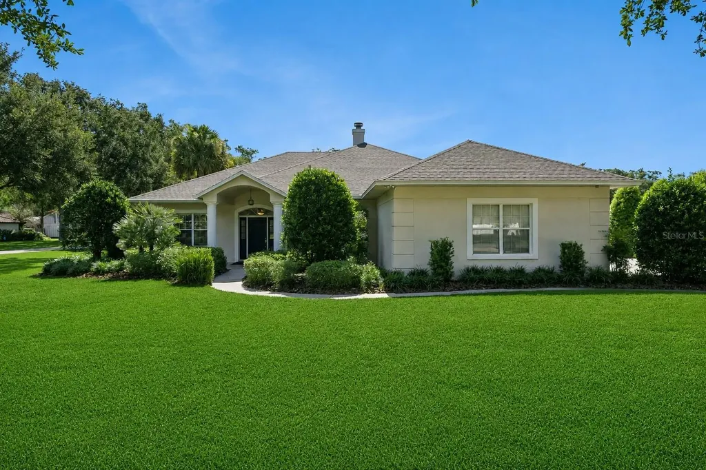1215 Gray Court Eustis FL 32726