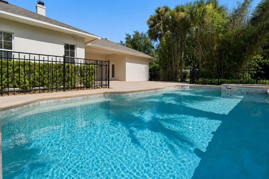 1215 Gray Court Eustis FL 32726