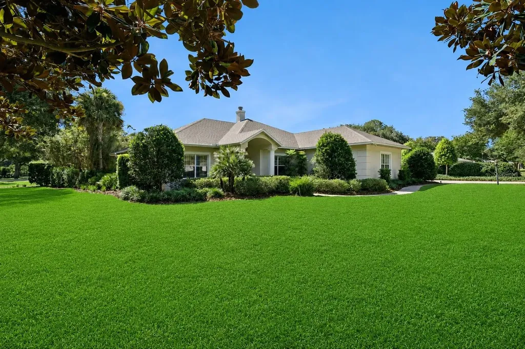 1215 Gray Court Eustis FL 32726