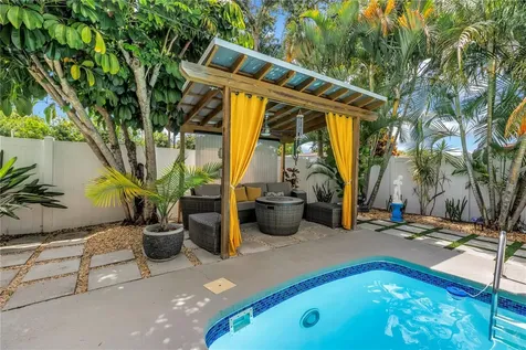 5237 23rd Avenue N St Petersburg FL 33710