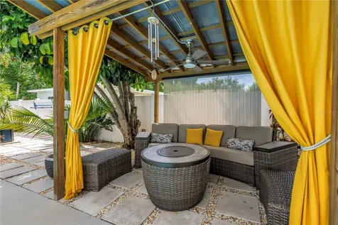5237 23rd Avenue N St Petersburg FL 33710