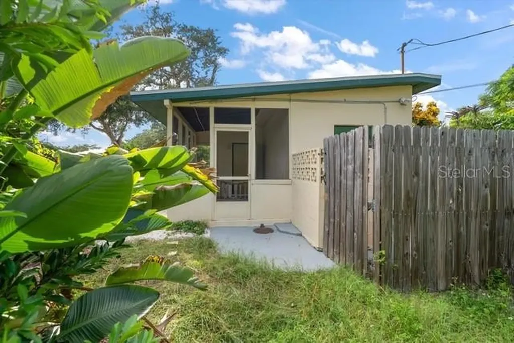 533 Yelvington Avenue Clearwater FL 33756