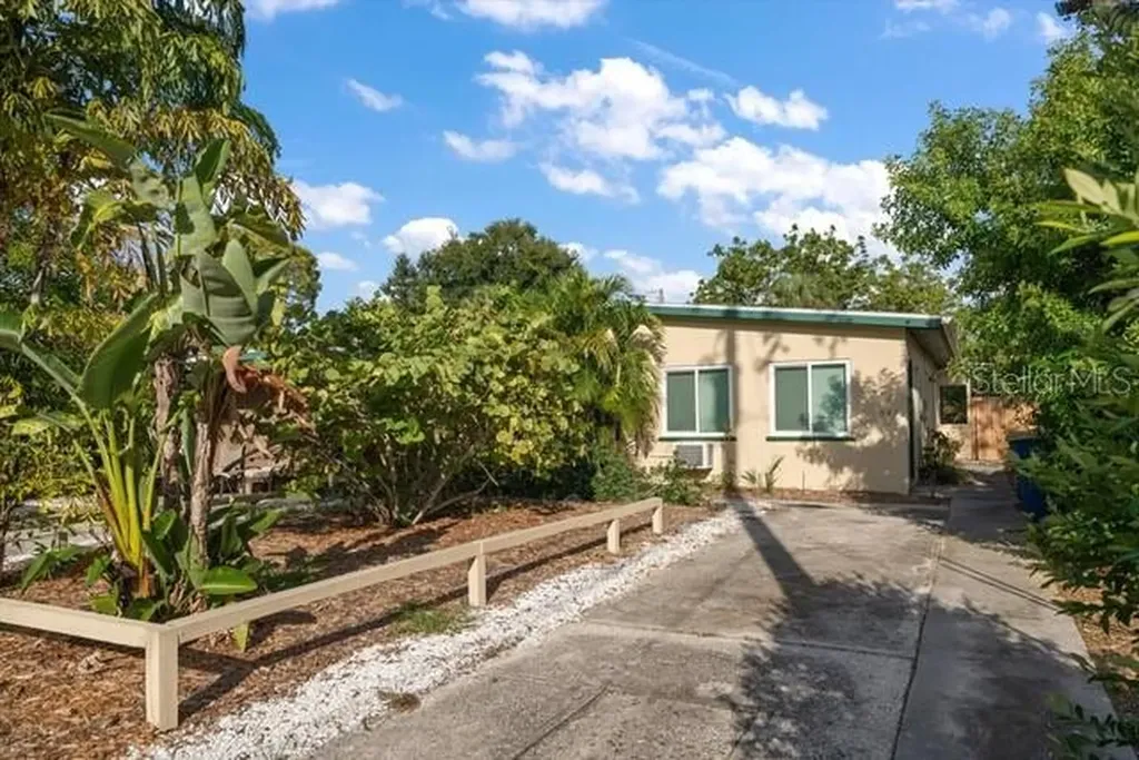 533 Yelvington Avenue Clearwater FL 33756