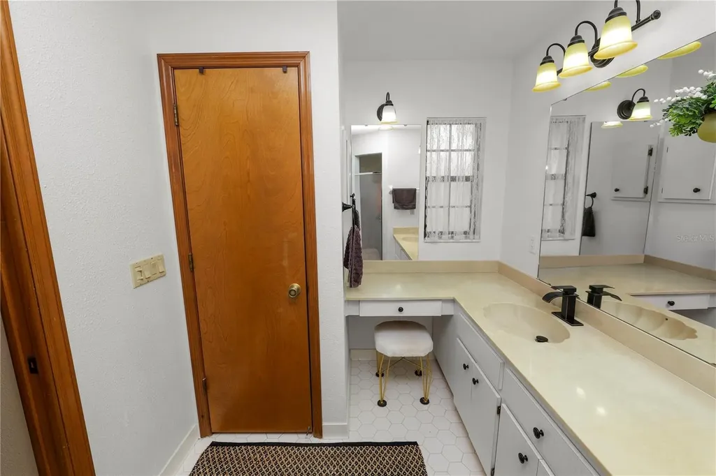 717 Cedar Knoll Drive S Lakeland FL 33809