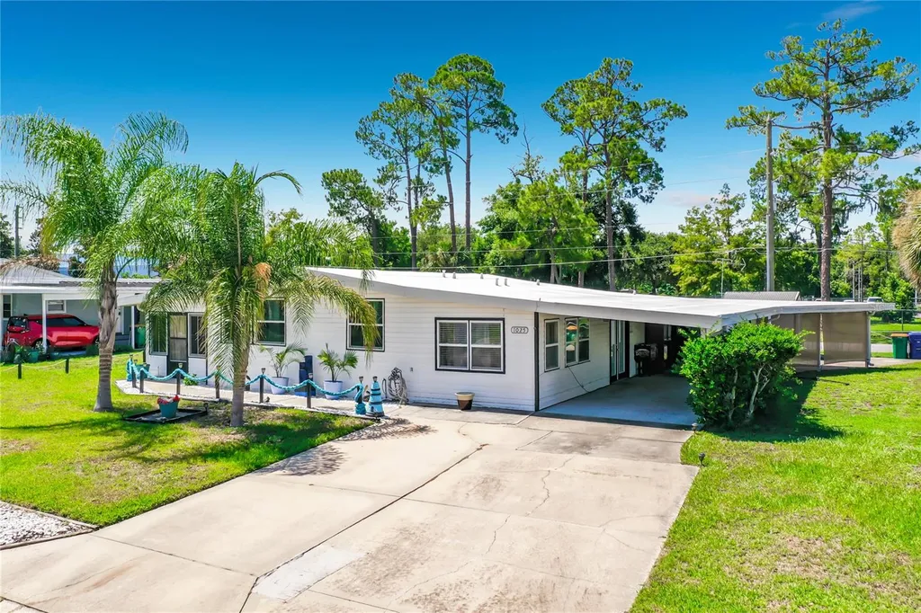 1025 Capella Drive Tavares FL 32778
