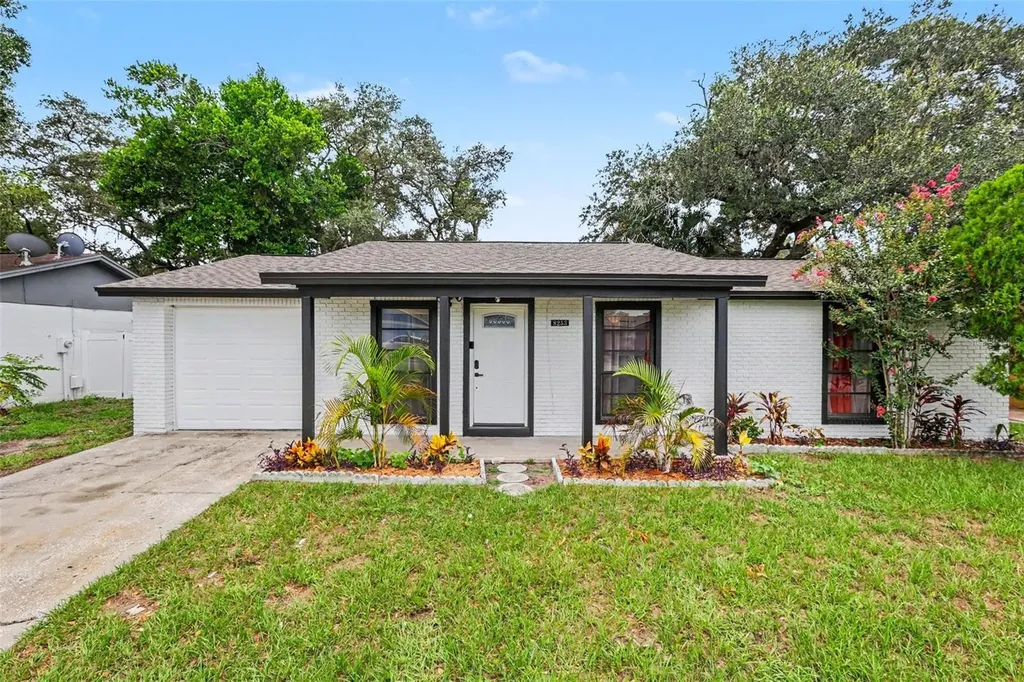 8253 Greenleaf Circle Tampa FL 33615