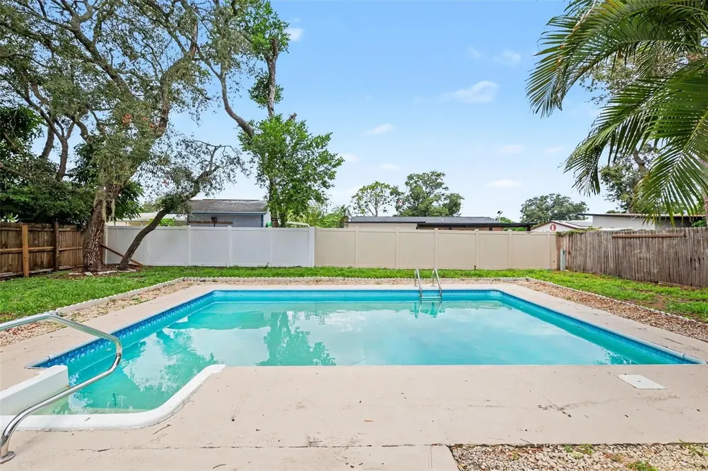 8253 Greenleaf Circle Tampa FL 33615