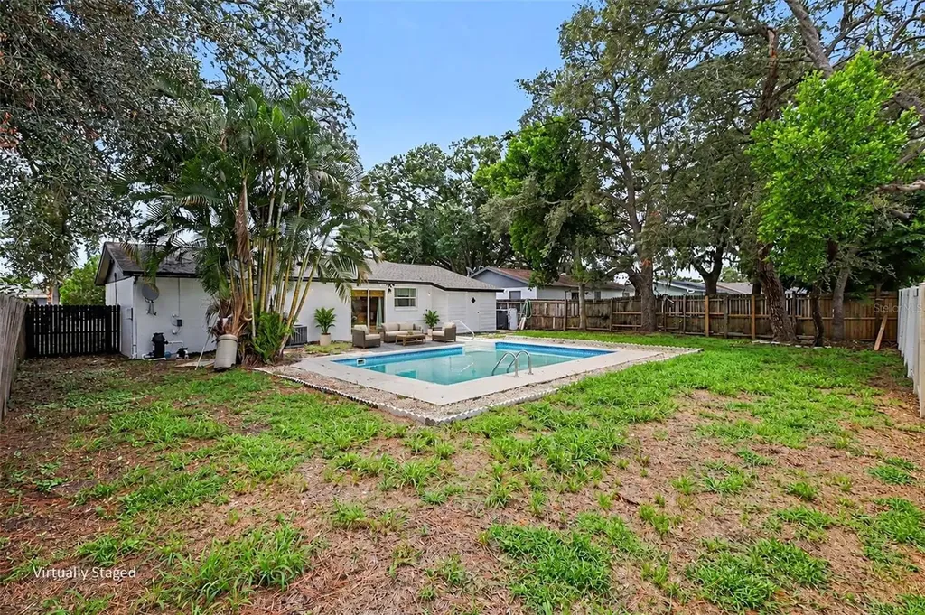 8253 Greenleaf Circle Tampa FL 33615