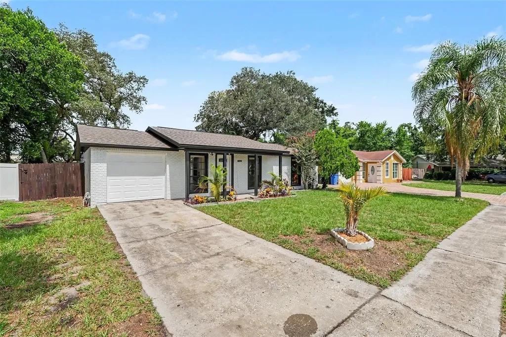 8253 Greenleaf Circle Tampa FL 33615