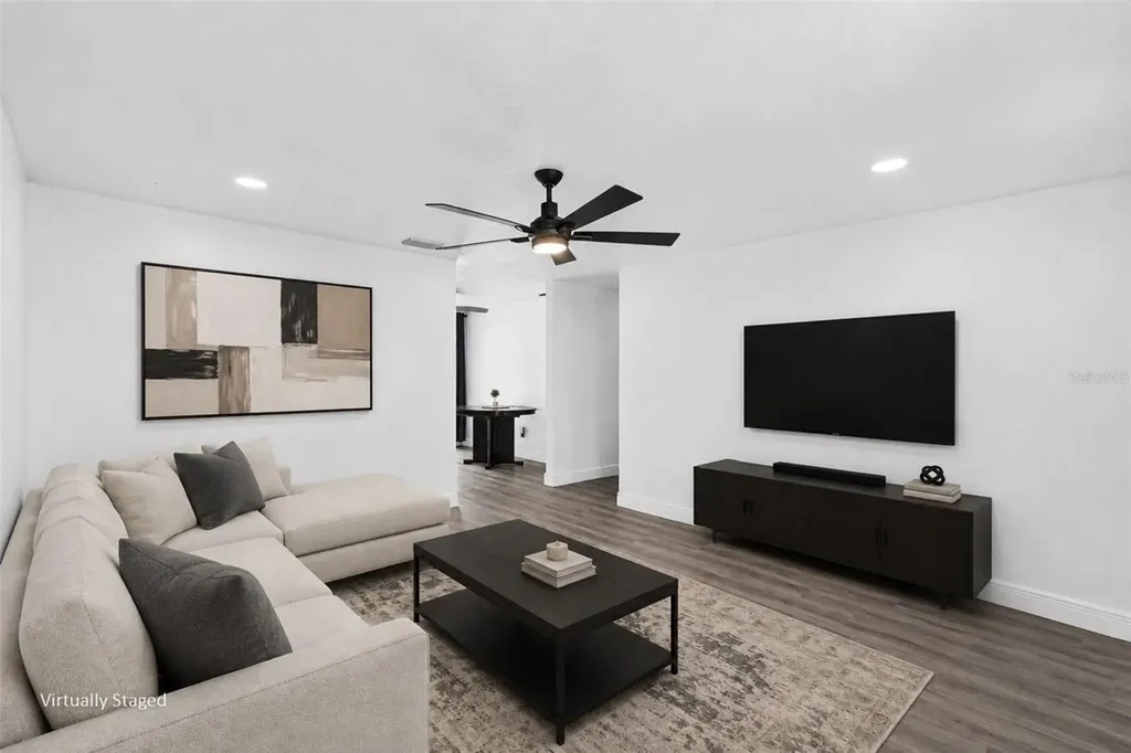 8253 Greenleaf Circle Tampa FL 33615