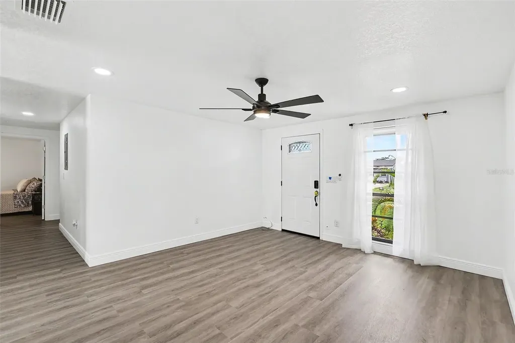 8253 Greenleaf Circle Tampa FL 33615