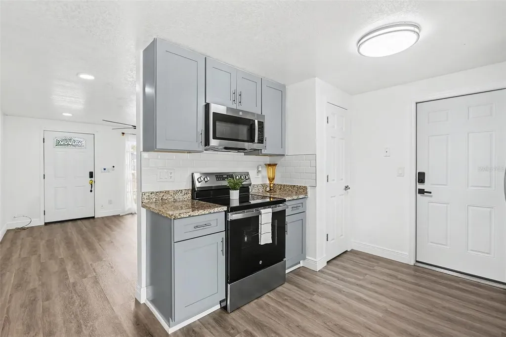 8253 Greenleaf Circle Tampa FL 33615