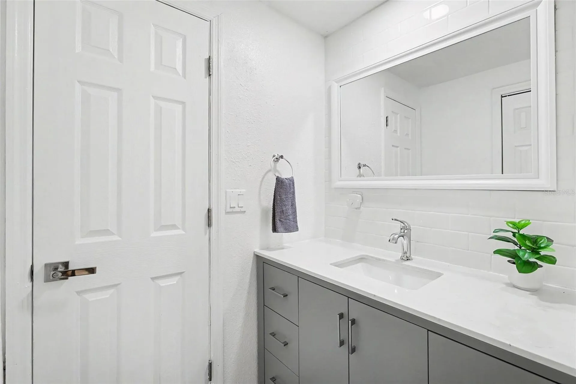 8253 Greenleaf Circle Tampa FL 33615