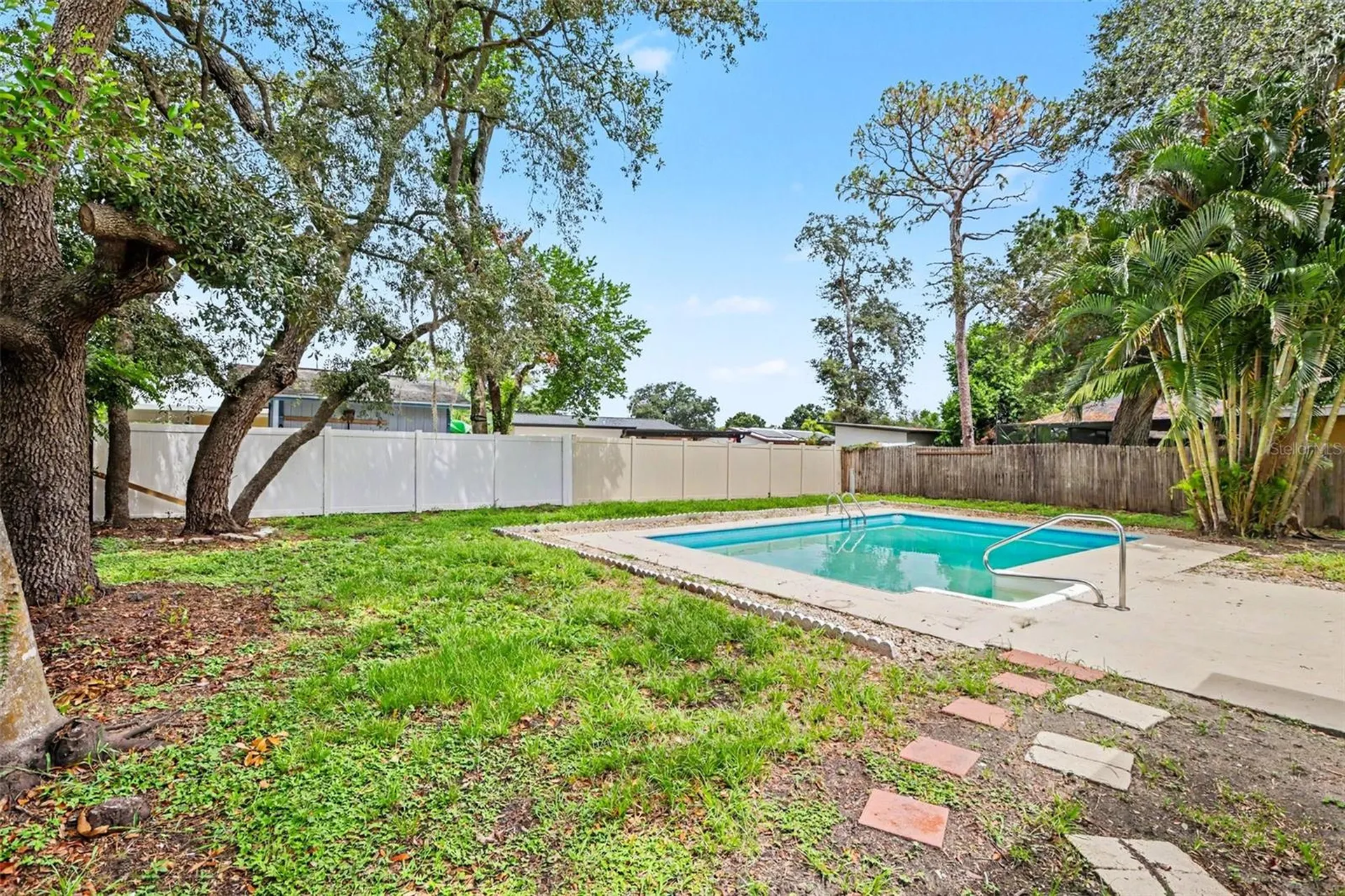 8253 Greenleaf Circle Tampa FL 33615
