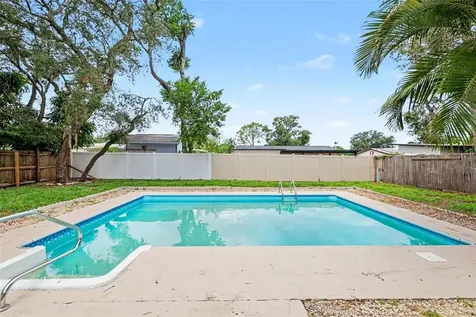8253 Greenleaf Circle Tampa FL 33615