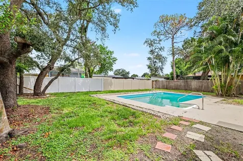 8253 Greenleaf Circle Tampa FL 33615
