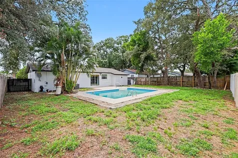 8253 Greenleaf Circle Tampa FL 33615