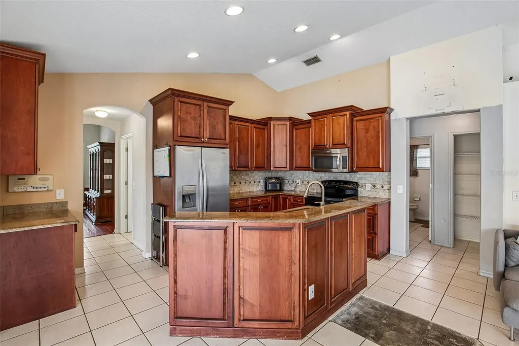 2302 Towering Oaks Circle Seffner FL 33584