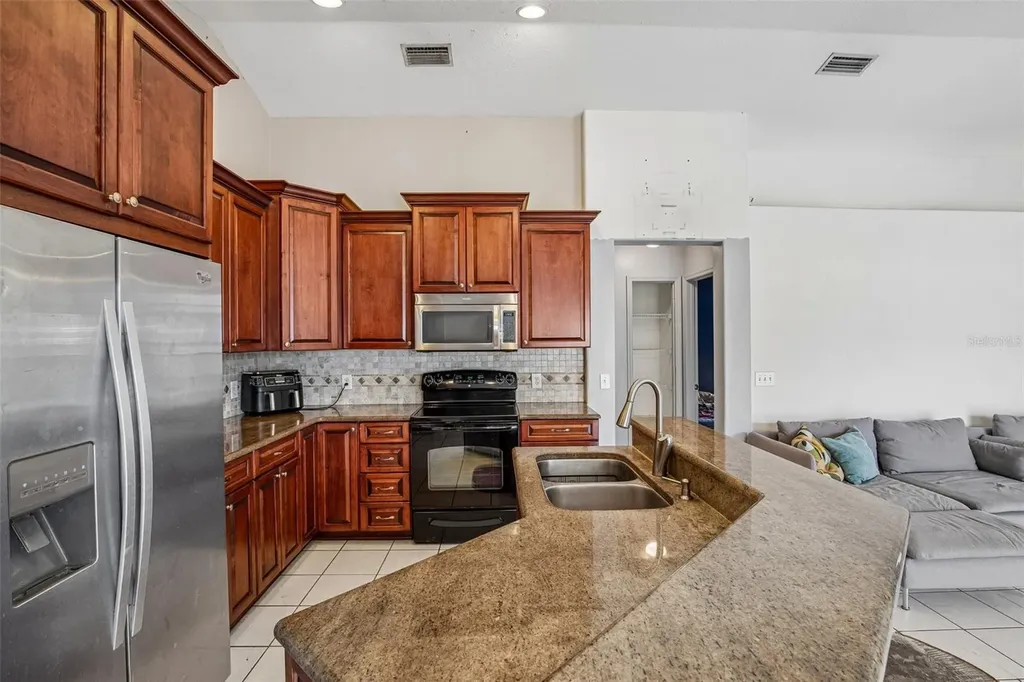 2302 Towering Oaks Circle Seffner FL 33584