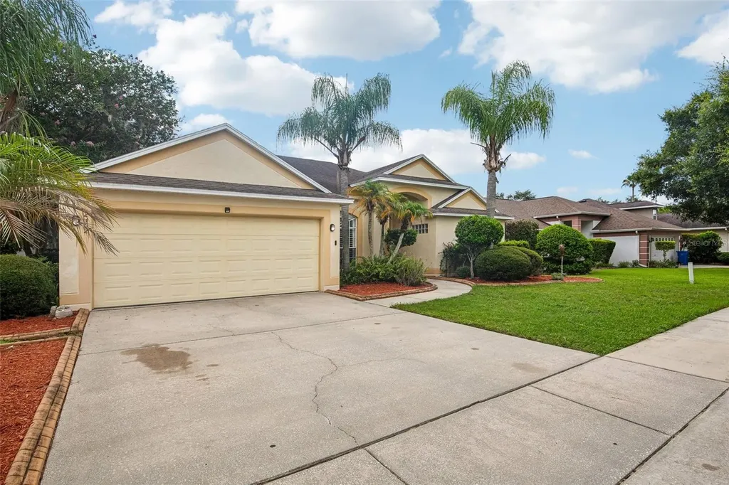 2302 Towering Oaks Circle Seffner FL 33584