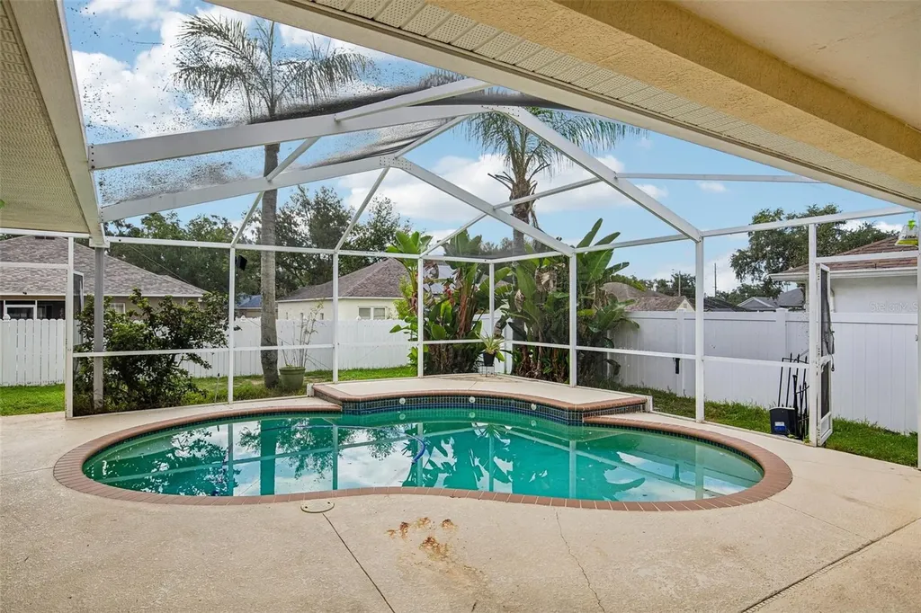 2302 Towering Oaks Circle Seffner FL 33584