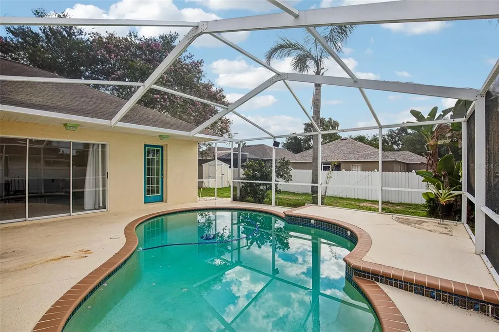 2302 Towering Oaks Circle Seffner FL 33584
