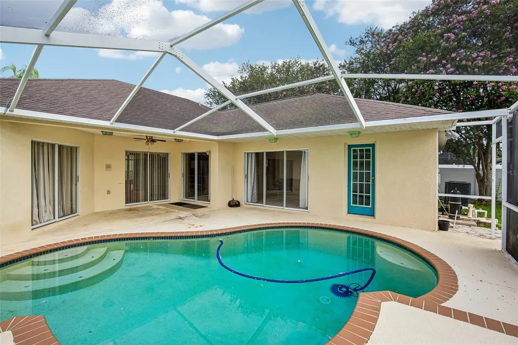 2302 Towering Oaks Circle Seffner FL 33584
