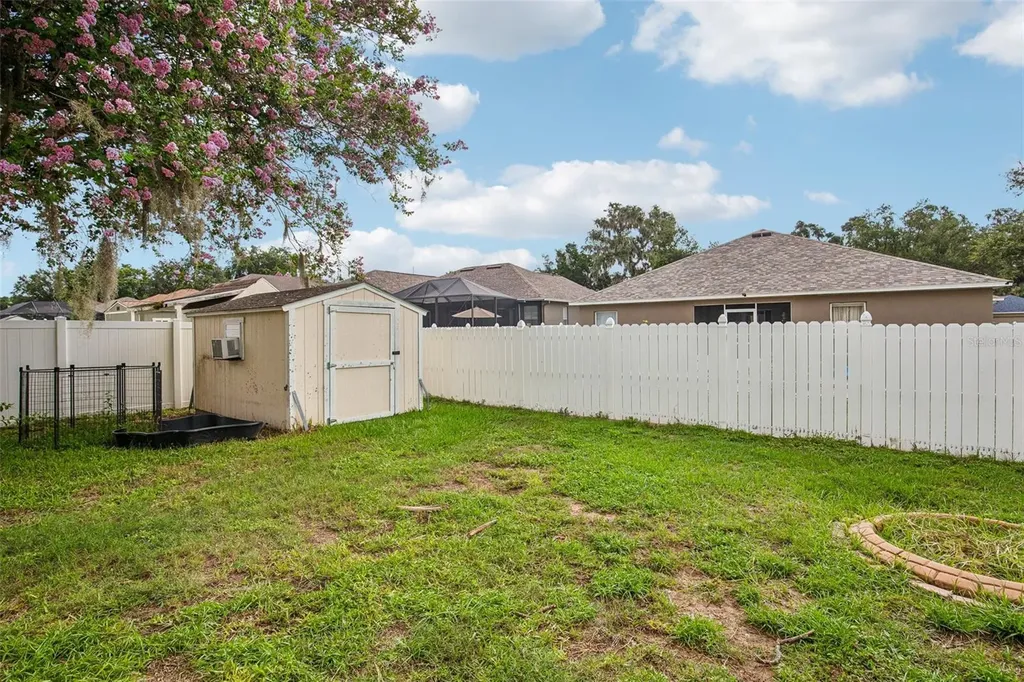 2302 Towering Oaks Circle Seffner FL 33584