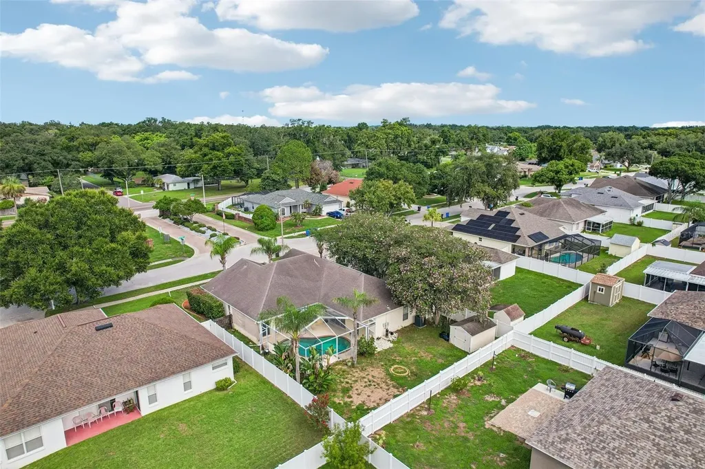 2302 Towering Oaks Circle Seffner FL 33584