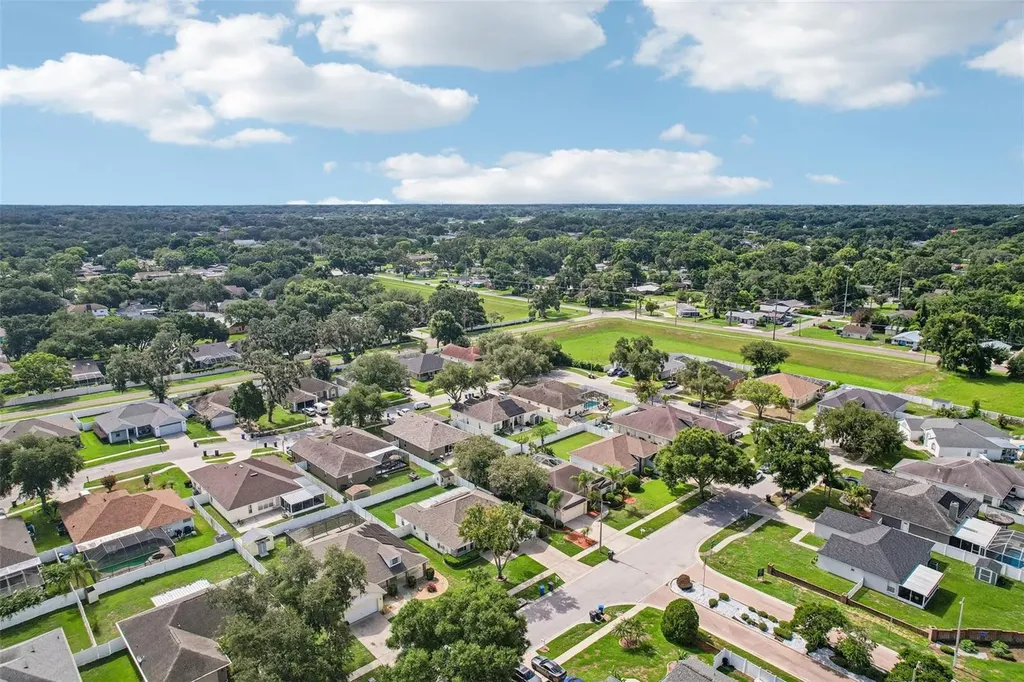 2302 Towering Oaks Circle Seffner FL 33584