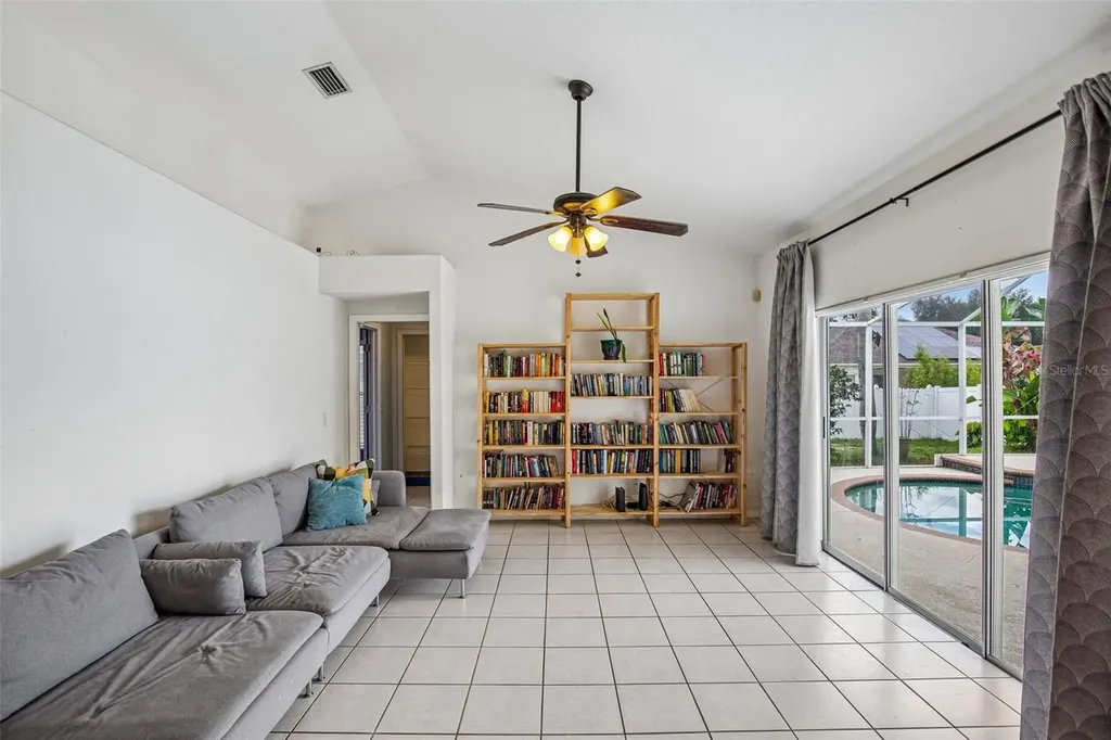 2302 Towering Oaks Circle Seffner FL 33584