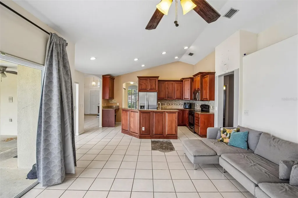2302 Towering Oaks Circle Seffner FL 33584