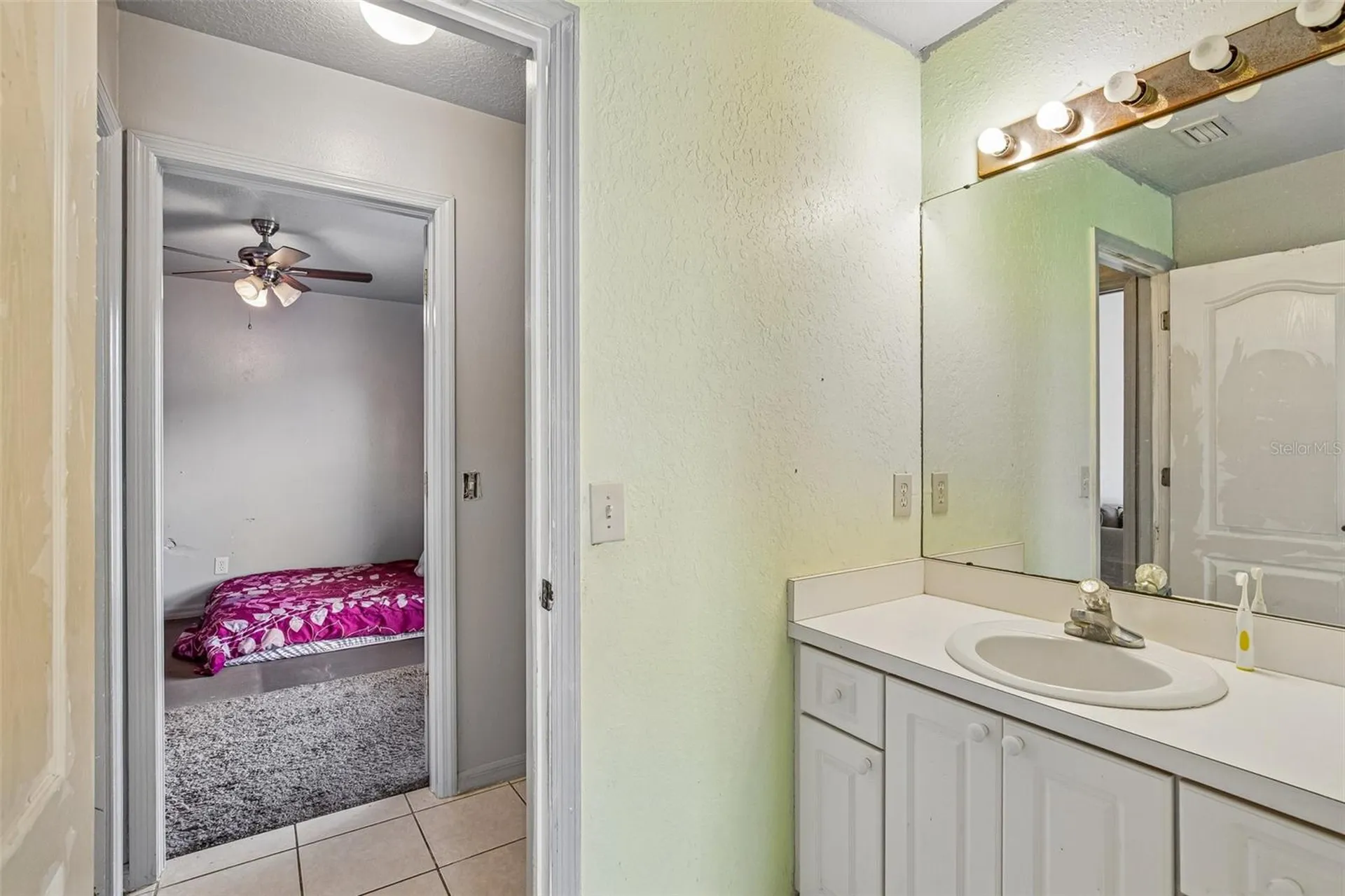 2302 Towering Oaks Circle Seffner FL 33584