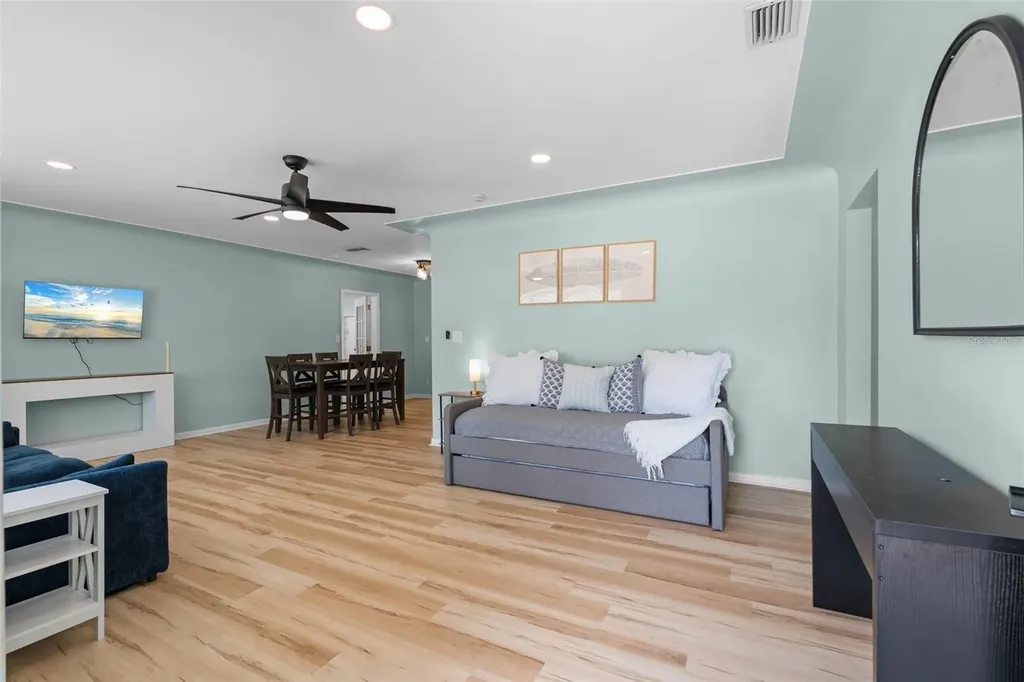 7690 91st Street Seminole FL 33777