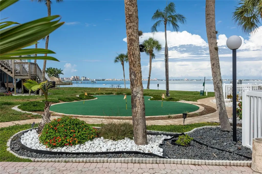 3715 42nd Way S St Petersburg FL 33711