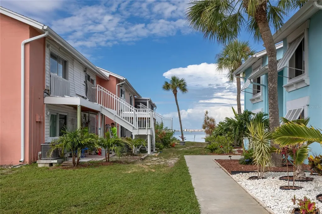 3715 42nd Way S St Petersburg FL 33711