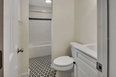 1211 N Boston Avenue Deland FL 32724