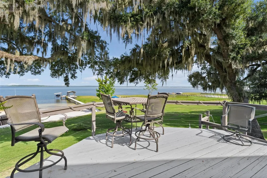 15562 SE 138th Terrace Weirsdale FL 32195