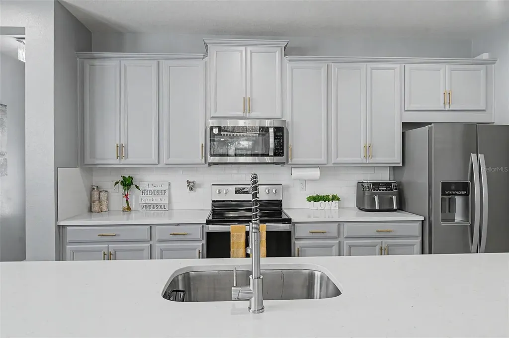 6025 Timberdale Avenue Wesley Chapel FL 33545