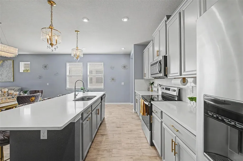 6025 Timberdale Avenue Wesley Chapel FL 33545