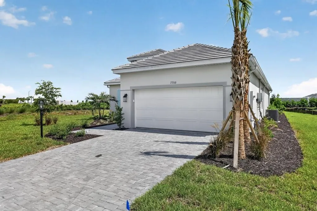 7700 Blue Moon Run Sarasota FL 34241