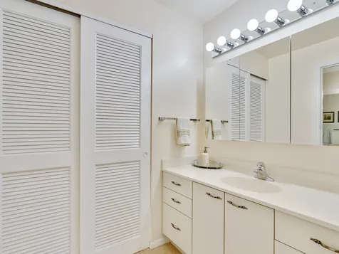 3130 Ringwood Meadow Sarasota FL 34235