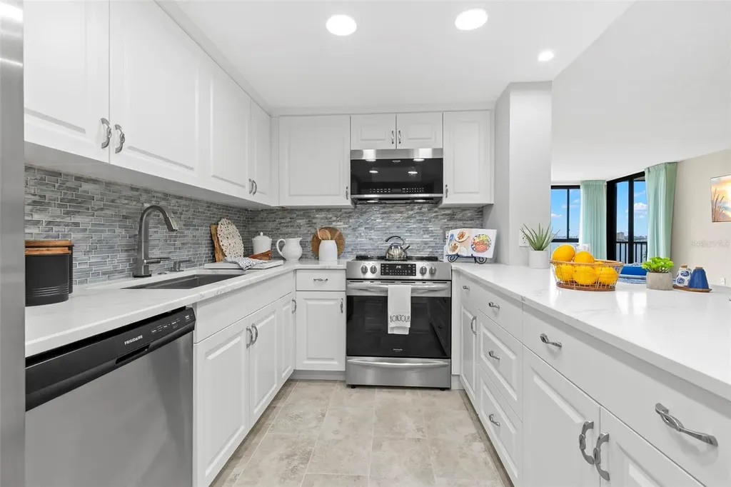 7100 Sunshine Skyway Lane S St Petersburg FL 33711