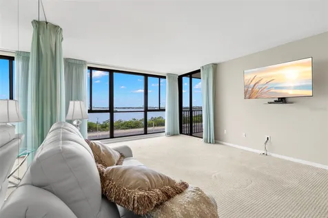 7100 Sunshine Skyway Lane S St Petersburg FL 33711